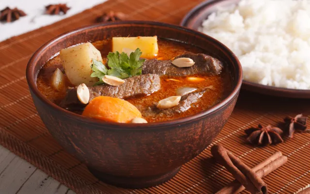 Authentic Thai Massaman Beef Curry Recipe - Rich and Tender Gaeng Massaman